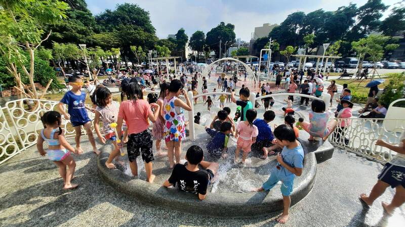 North Kaohsiung’s Xiangping Park Splash Zone Ends Trial Run, Set to Reopen in April