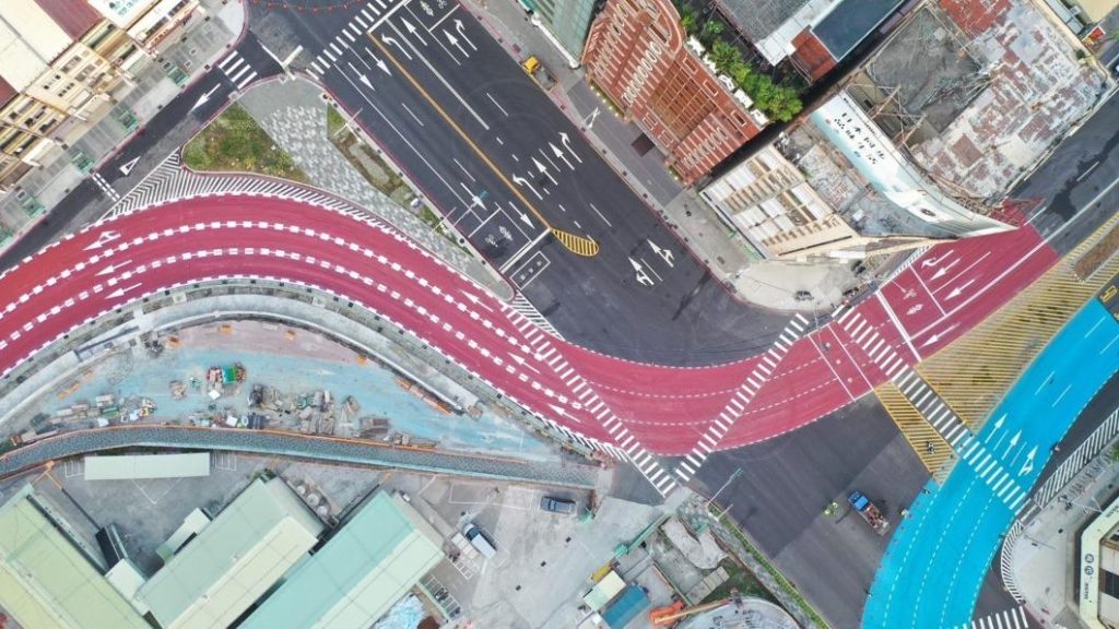 Kaohsiung Main Station’s Red & Blue Roads Fade Into History