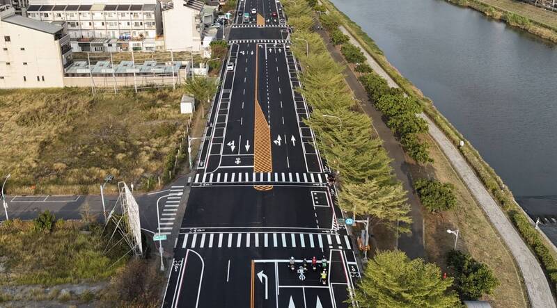 City Redesigns Nanzih’s Yuanzhong Road With Protected Bike Lane and Narrower Car Lanes