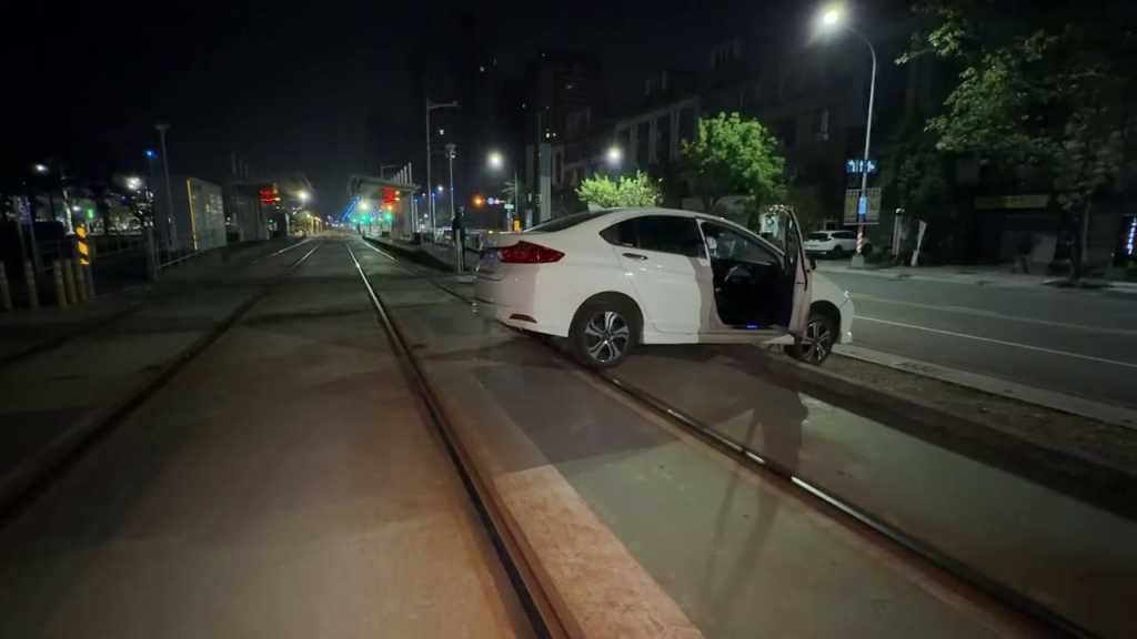 Driver Tests Positive For Drugs After Entering Kaohsiung Light Rail Corridor