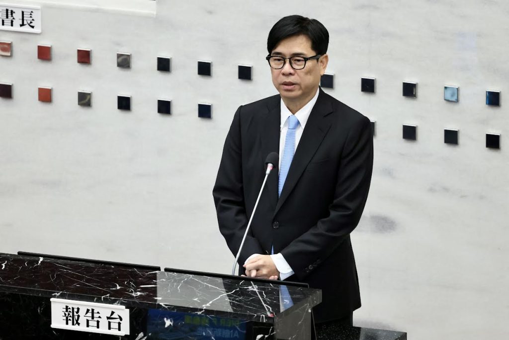 Mayor outlines administration’s record in council report, says serving Kaohsiung “an honor”