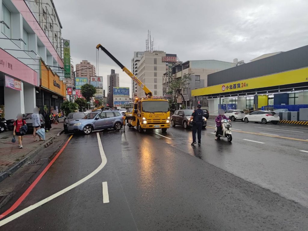 Fatigue suspected after driver veers into oncoming lane in Kaohsiung crash
