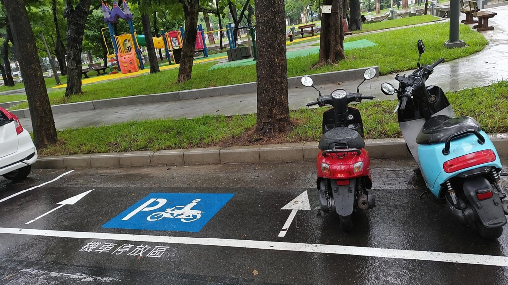 Kaohsiung removes individual lines from new scooter parking areas