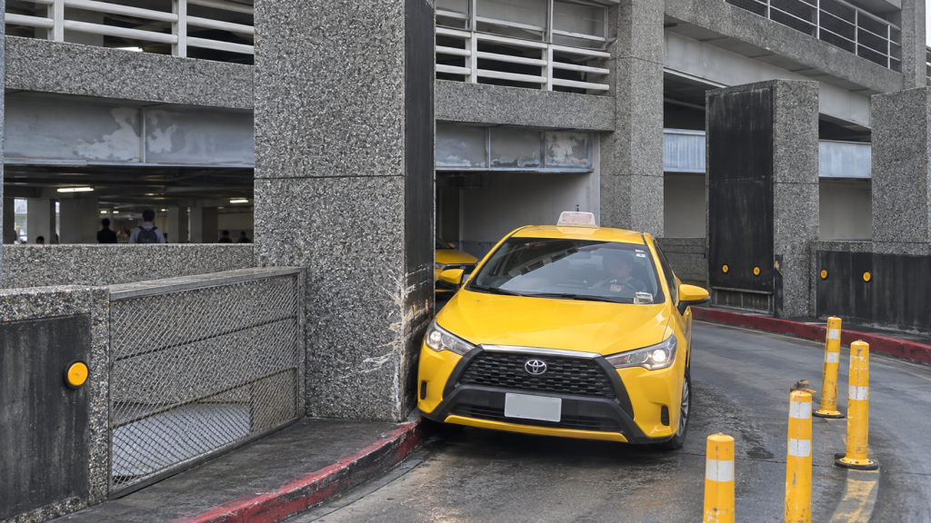 Narrow access road at HSR Zuoying Station draws complaints