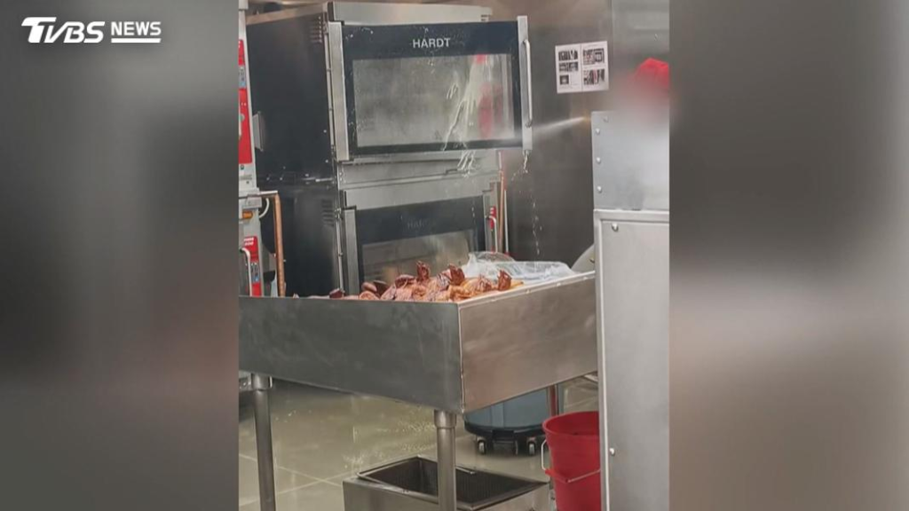 Kaohsiung inspectors find food-handling lapse at Costco after oven-cleaning video