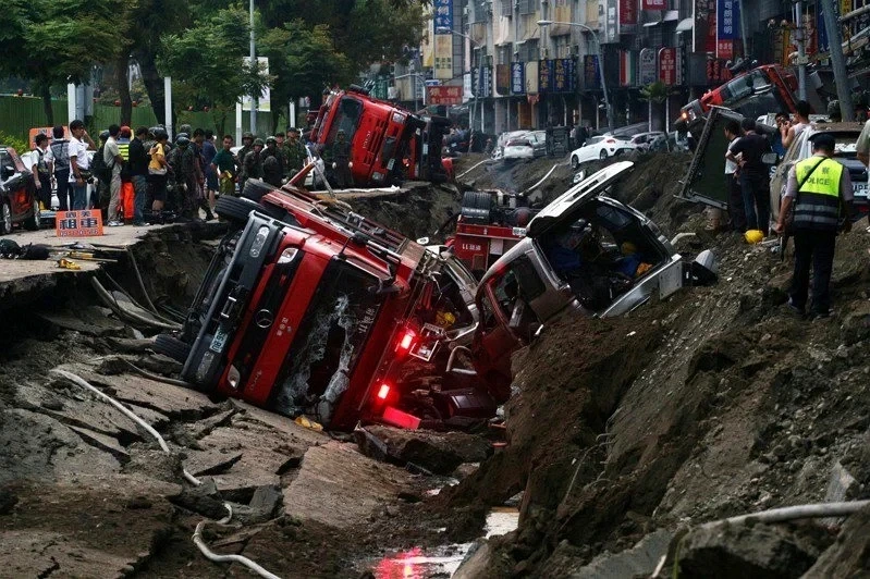 Overturned fire engines and cars in a damaged road after the 2014 Kaohsiung gas explosions