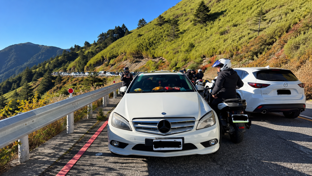 Mercedes driver faces criminal investigation over Wuling traffic blockage
