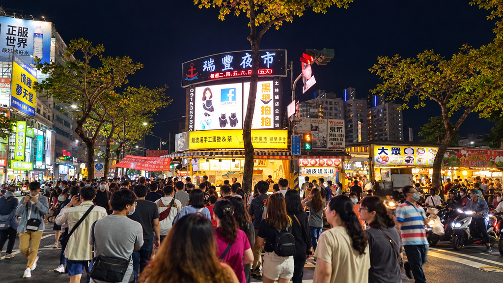 Empty stalls at Rueifong Night Market spark debate over rents and online shopping